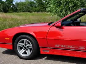 Chevrolet Camaro (1987) thumbnail 32