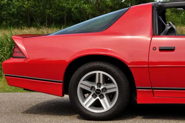 Chevrolet Camaro (1987) thumbnail 33