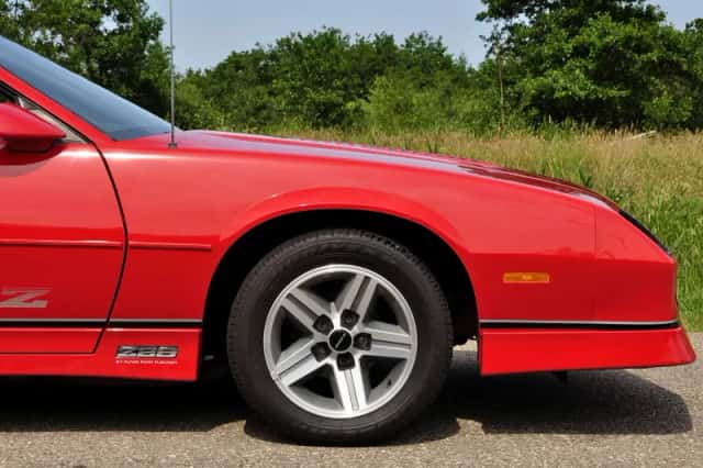 Chevrolet Camaro (1987) thumbnail 35