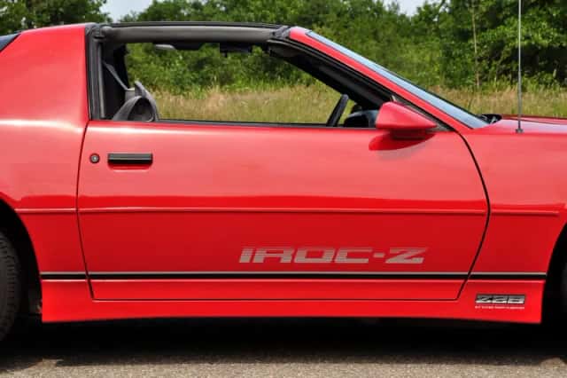 Chevrolet Camaro (1987) thumbnail 36