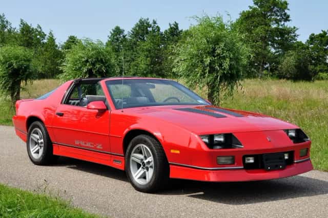 Chevrolet Camaro (1987) thumbnail 37