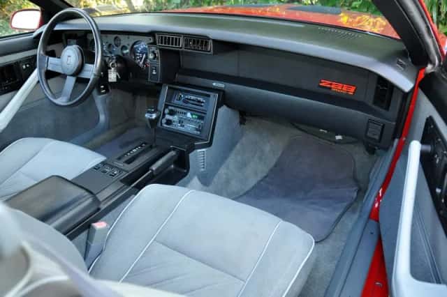 Chevrolet Camaro (1987) thumbnail 41