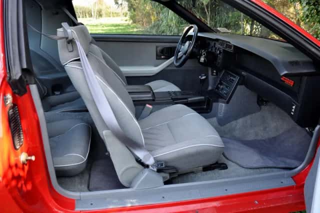 Chevrolet Camaro (1987) thumbnail 42