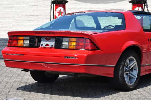 Chevrolet Camaro (1987) thumbnail 8