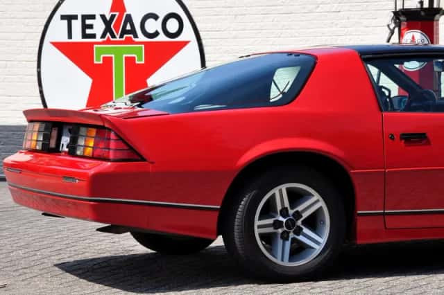 Chevrolet Camaro (1987) thumbnail 10