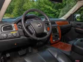 Chevrolet Suburban (2006) thumbnail 15