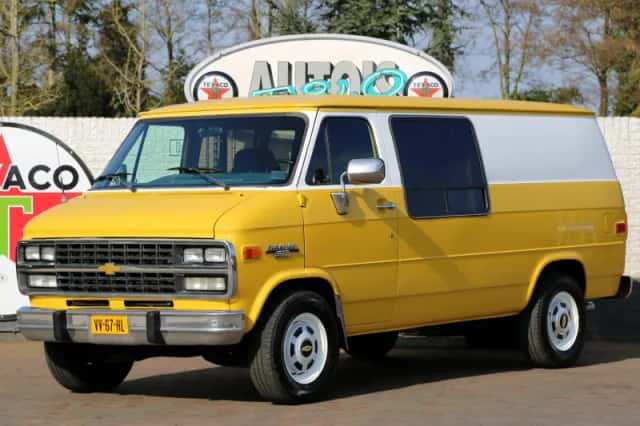 Chevrolet Van (1993) thumbnail 1