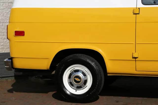 Chevrolet Van (1993) thumbnail 12
