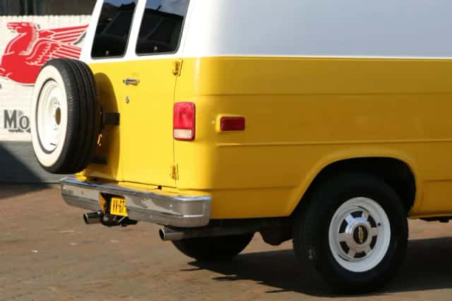 Chevrolet Van (1993) thumbnail 13