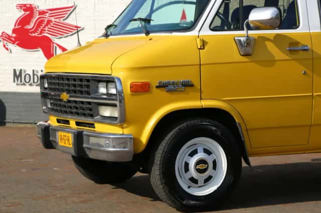 Chevrolet Van (1993) thumbnail 8