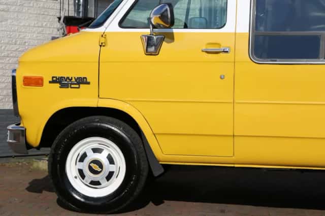 Chevrolet Van (1993) thumbnail 9