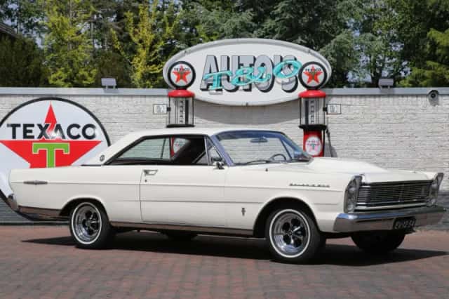 Ford Galaxie (1965) thumbnail 2