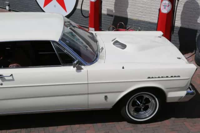 Ford Galaxie (1965) thumbnail 18