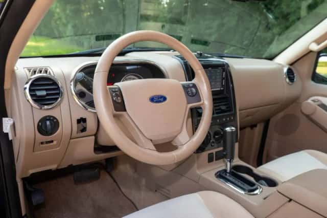 Ford Explorer (2009) thumbnail 13