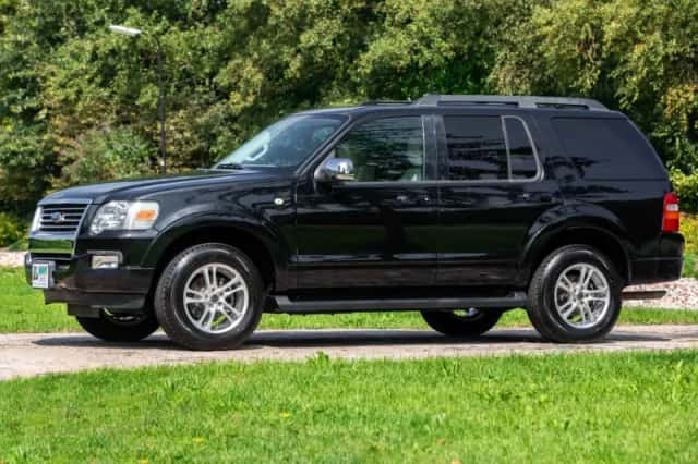 Ford Explorer (2009) thumbnail 3
