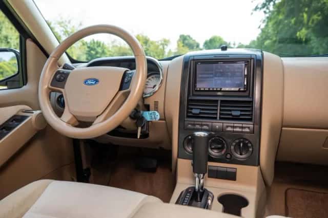 Ford Explorer (2009) thumbnail 21