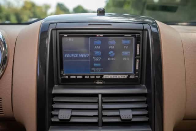 Ford Explorer (2009) thumbnail 22