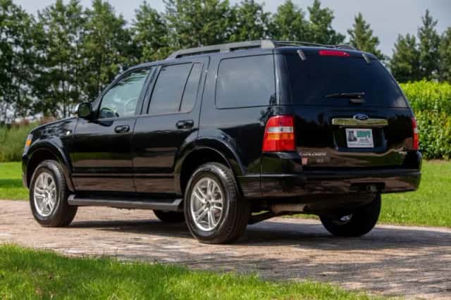 Ford Explorer (2009) thumbnail 4