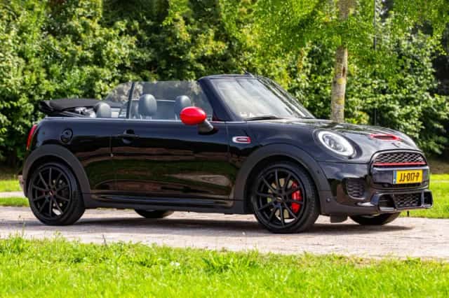 MINI Cabrio (2016) thumbnail 2