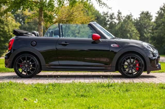 MINI Cabrio (2016) thumbnail 6
