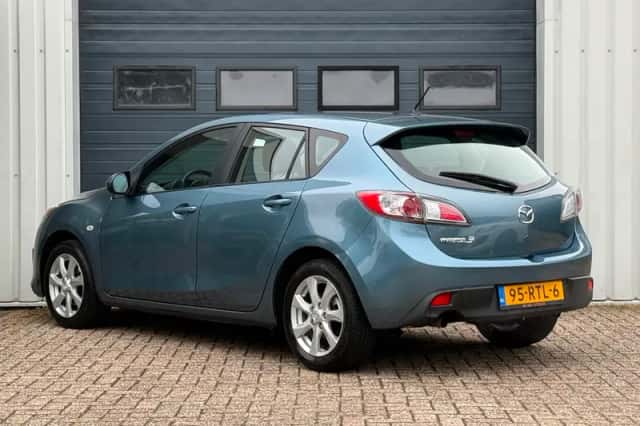 Mazda 3 (2011) thumbnail 2