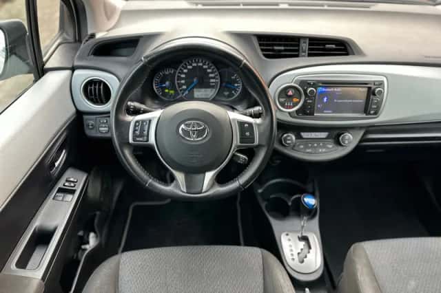 Toyota Yaris (2014) thumbnail 6