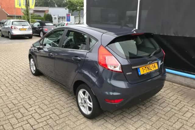 Ford Fiesta (2014) thumbnail 3