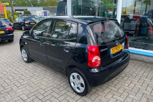 Kia Picanto (2010) thumbnail 3