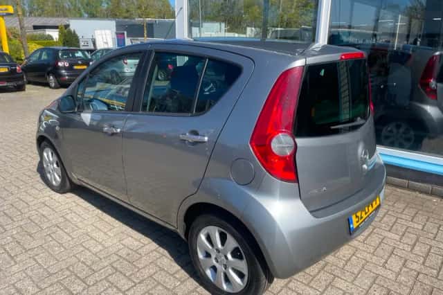 Opel Agila (2010) thumbnail 4