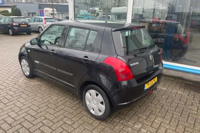 Suzuki Swift (2008) thumbnail 3