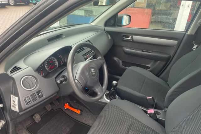 Suzuki Swift (2008) thumbnail 6