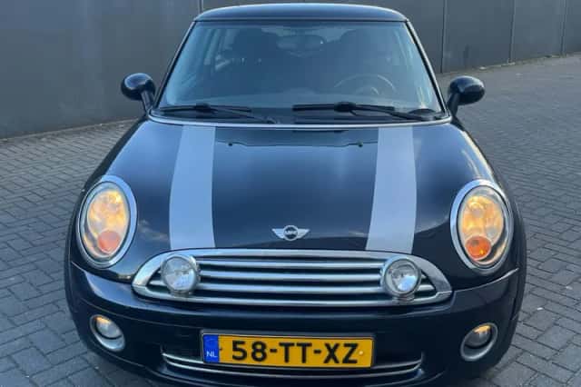 MINI Cooper (2007) thumbnail 2