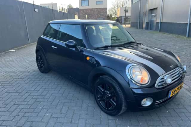 MINI Cooper (2007) thumbnail 3