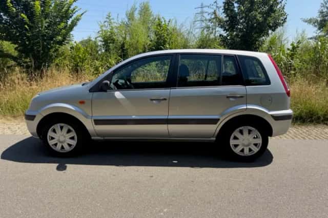 Ford Fusion (2009) thumbnail 1
