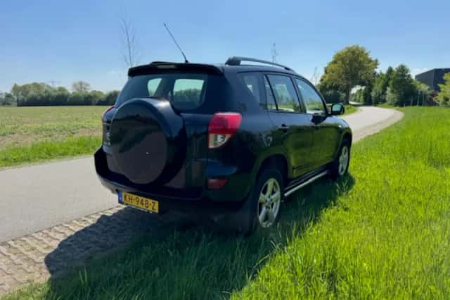 Toyota RAV4 (2006) thumbnail 6