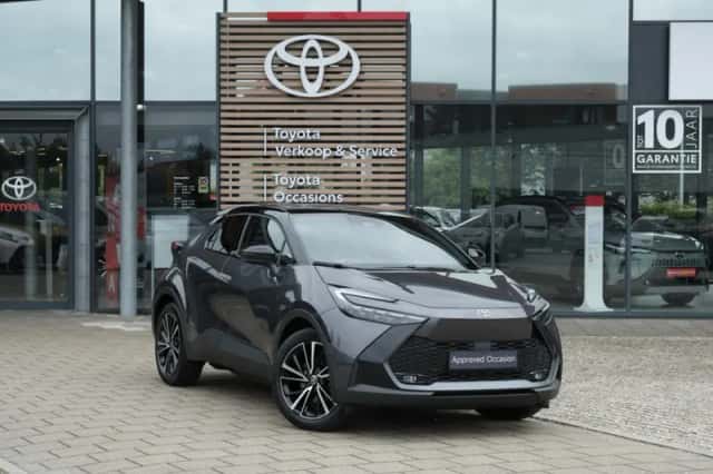 Toyota C-HR (2025) thumbnail 2