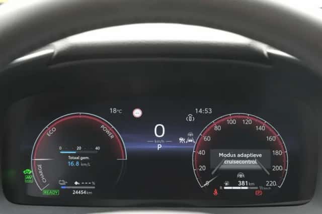 Toyota C-HR (2025) thumbnail 3