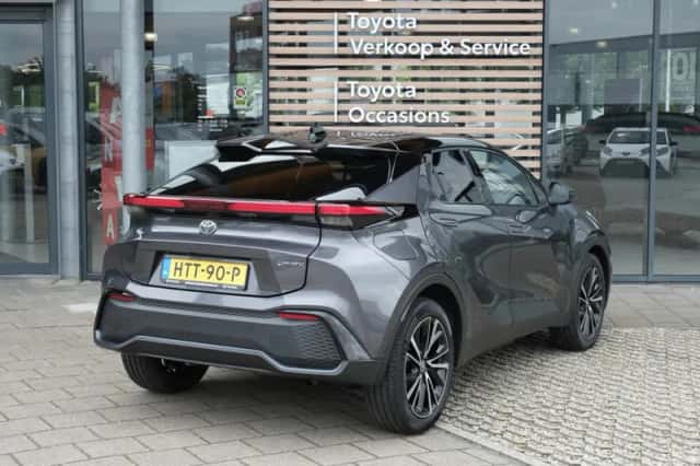 Toyota C-HR (2025) thumbnail 5