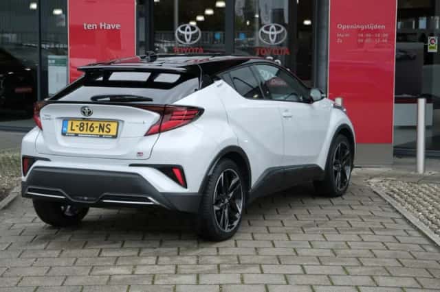 Toyota C-HR (2021) thumbnail 5