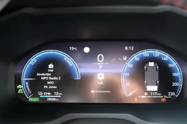 Toyota RAV4 (2024) thumbnail 3