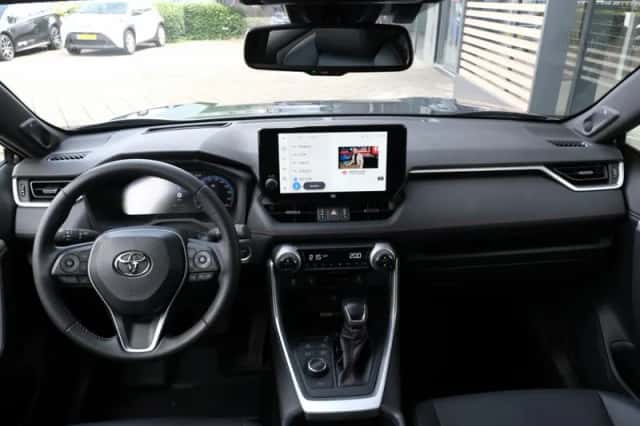 Toyota RAV4 (2024) thumbnail 4