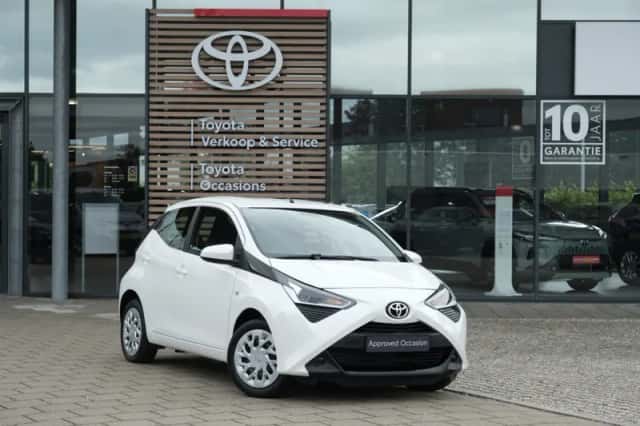 Toyota Aygo (2021) thumbnail 2