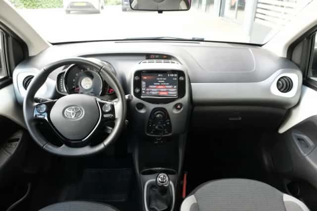 Toyota Aygo (2021) thumbnail 3