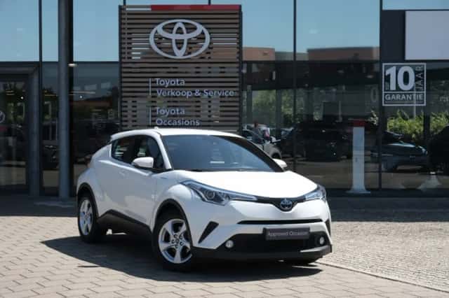 Toyota C-HR (2019) thumbnail 2