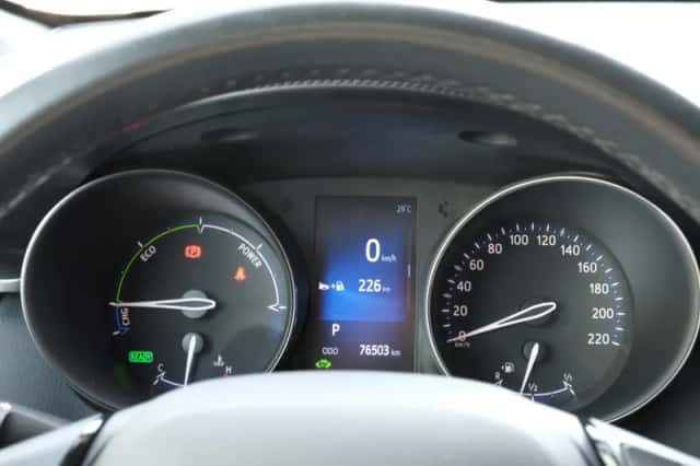 Toyota C-HR (2019) thumbnail 3