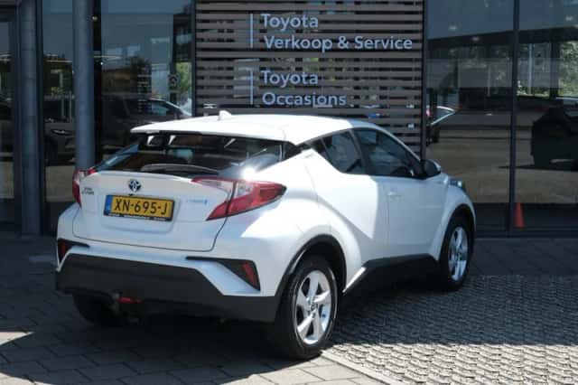 Toyota C-HR (2019) thumbnail 5