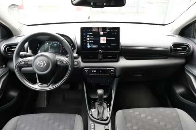 Toyota Yaris (2025) thumbnail 4