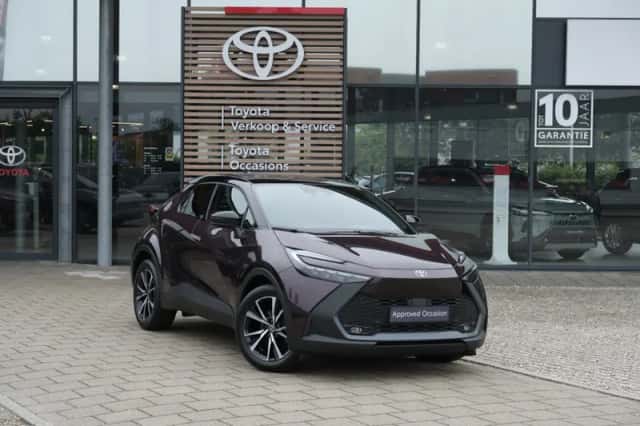 Toyota C-HR (2024) thumbnail 2