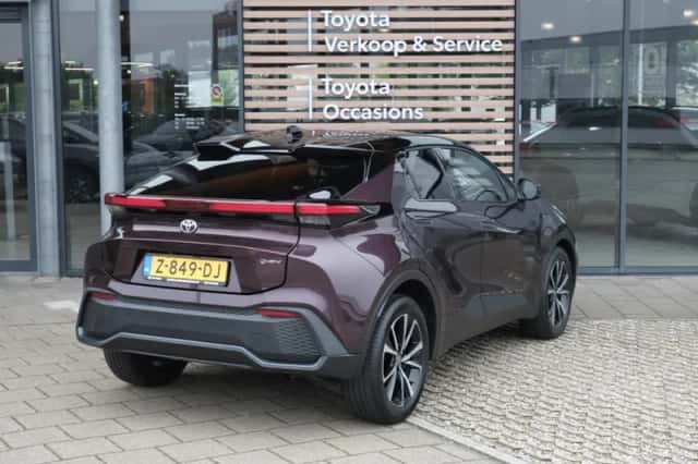 Toyota C-HR (2024) thumbnail 5