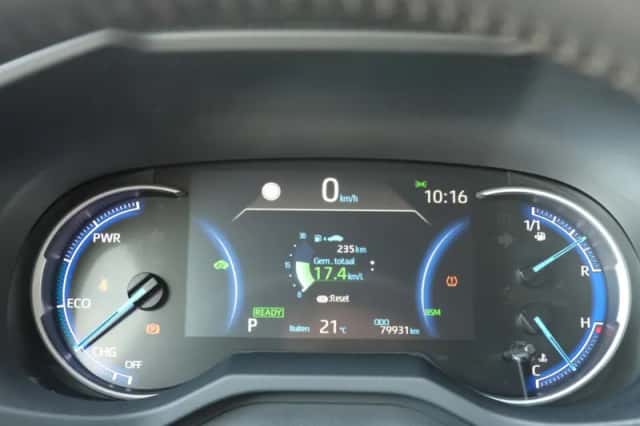 Toyota RAV4 (2021) thumbnail 3